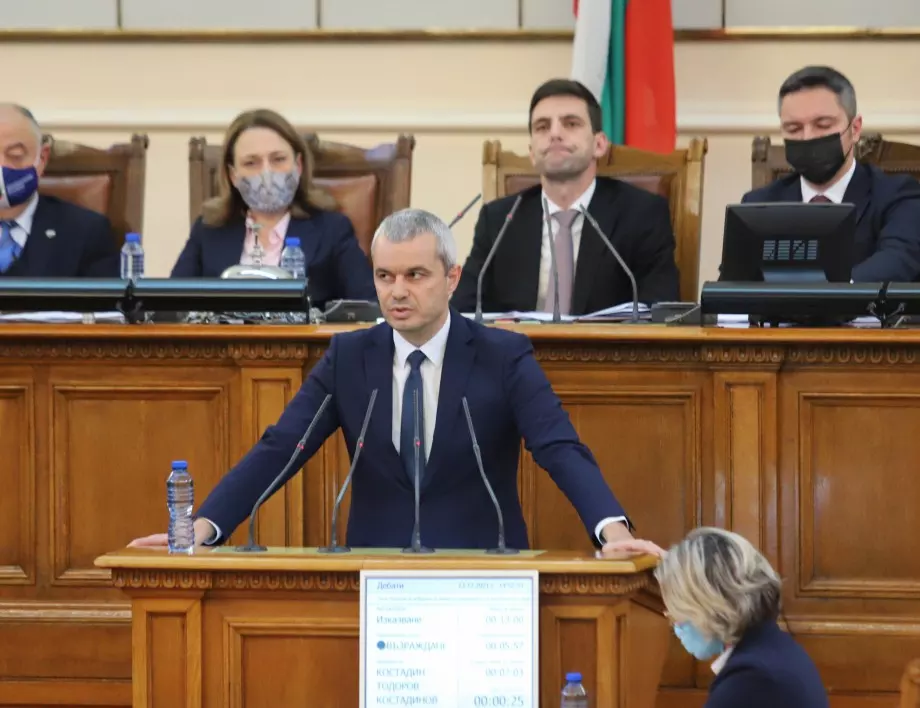 Костадин Костадинов заплаши парламента с революция, ако не падне зеления сертификат