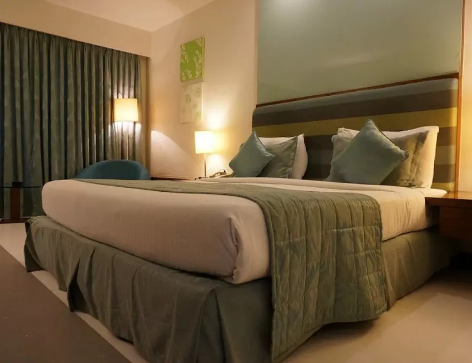 4 начина как да намерите скрита камера в хотелската ви стая