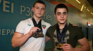 {{ otherArticle[0].article.title }}