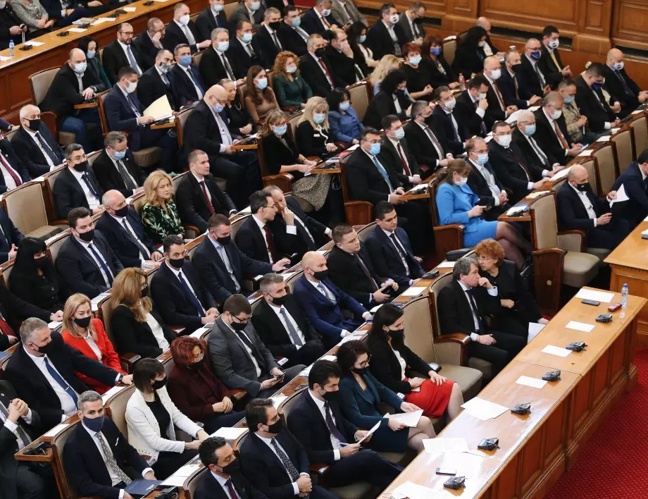 Петков и вицепремиери на блиц контрол в парламента 