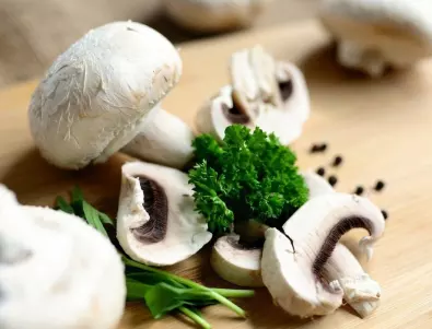 Запеканка с ГЪБИ печурки, лук и наденица: Само за ценители