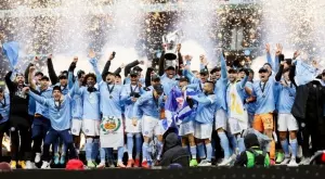 След обещание и историческа титла: Треньор се съблече по бельо и падна за лицеви (ВИДЕО) 