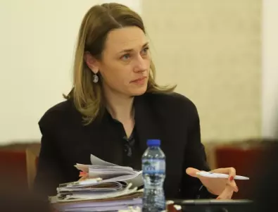 Ива Митева: Зеленият сертификат приравни парламента до мол, театър и цирк