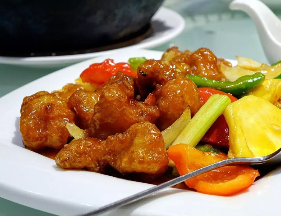 Китайските ресторанти добавят мед към сладко-киселия сос - пасва за всякакво месо