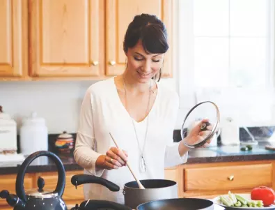 Спестете пари, като готвите: Кухненски трикове, които ще намалят сметките ви за енергия