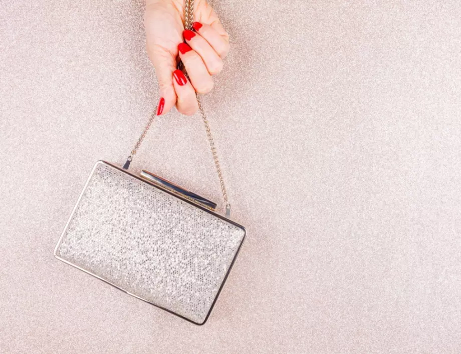Дамска чанта с размерите на кристалче сол се продава за над 63 000 долара (СНИМКИ)