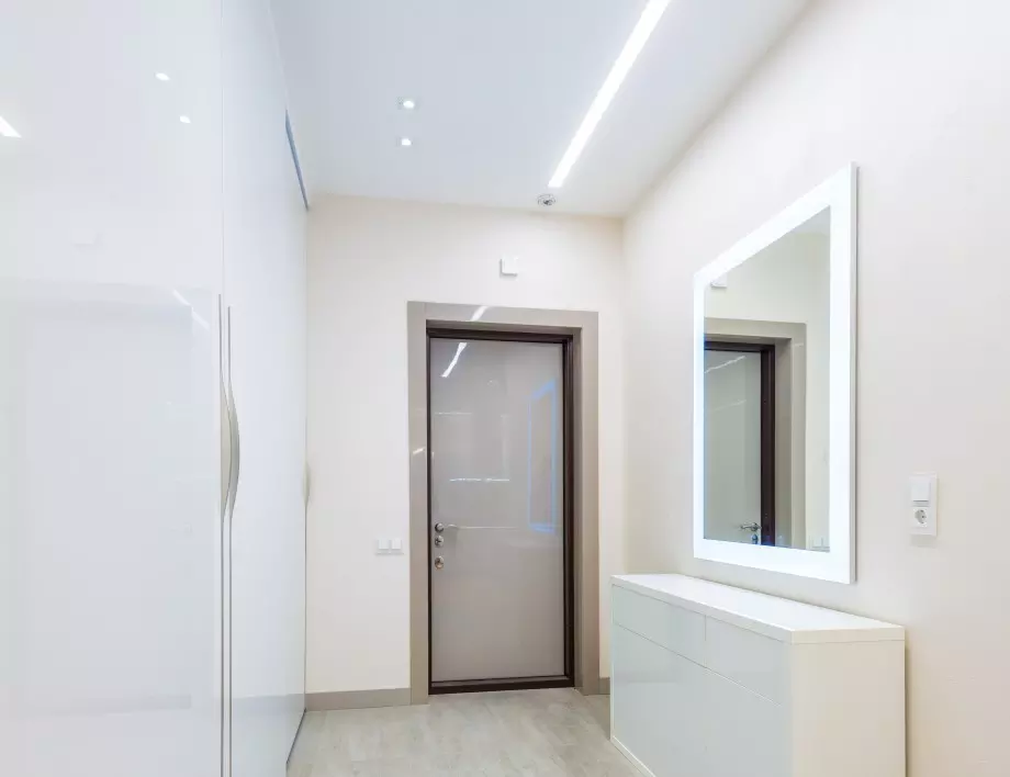 5-те най-добри дизайнерски решения за интериора на малък коридор