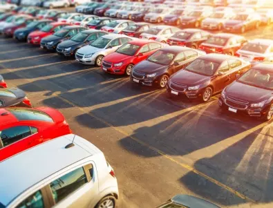 Продажбите на нови коли в Европа се сринаха с над 20%