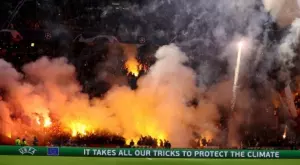 Десетки арести след зрелищни сцени в Ротердам преди мача Фейенорд - Аякс (ВИДЕО)