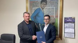 {{ otherArticle[0].article.title }}