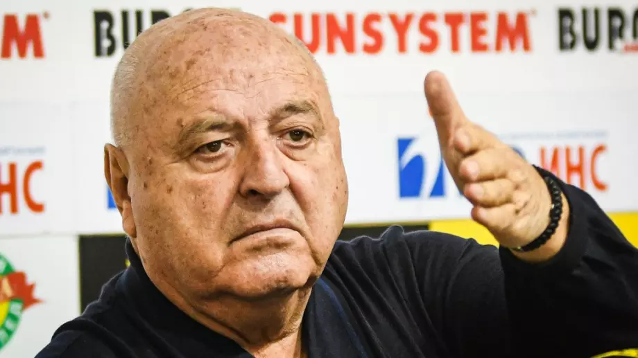 "Битката за титлата ли? Тя е решена" - няма интрига в Първа лига според Венци Стефанов