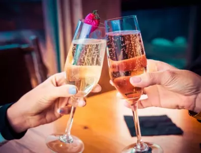 Интересни факти за шампанското и откъде идва традицията за пиенето му