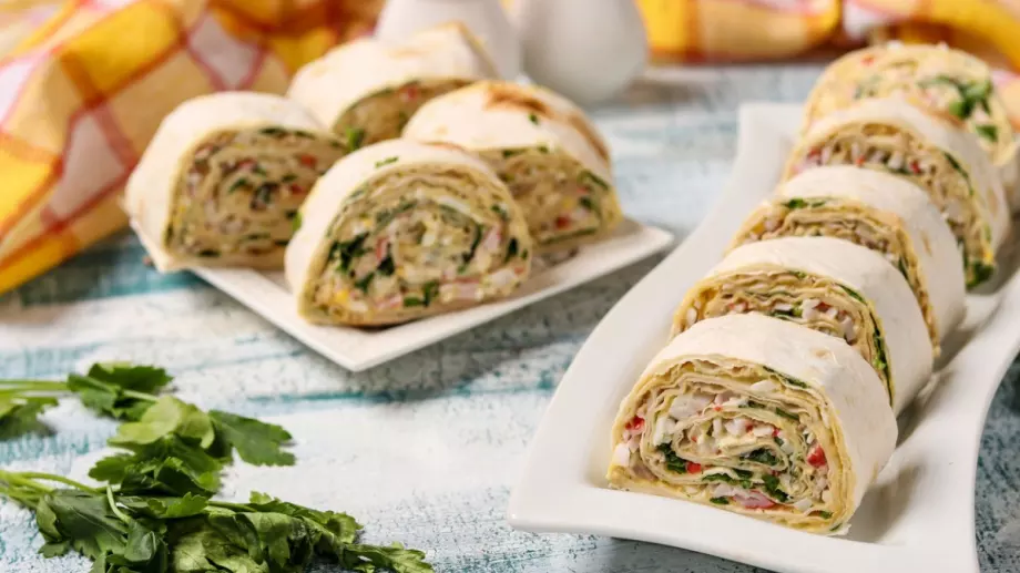 Невероятно вкусно руло с картофи и тиквички с плънка от сирене