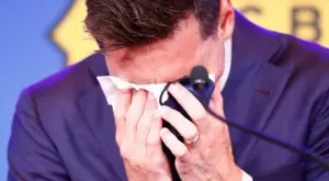 Холдингът на Меси уволни целия персонал на закупен хотел