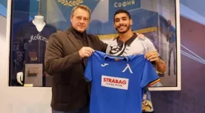 {{ otherArticle[0].article.title }}