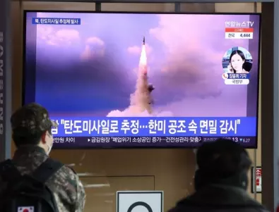 Северна Корея изстреля 10 различни ракети, една е паднала близо до Южна Корея