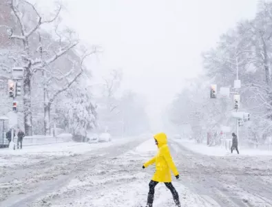 240 милиона американци посрещат Коледа в незапомнен студ и сняг (ВИДЕО)