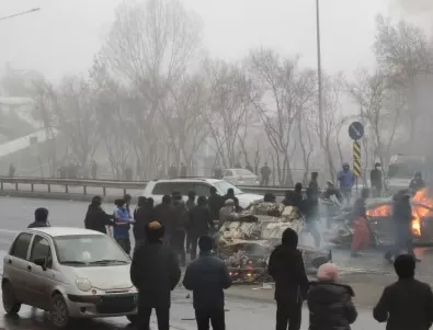 Протестиращи обкръжиха две големи болници в Алмати 