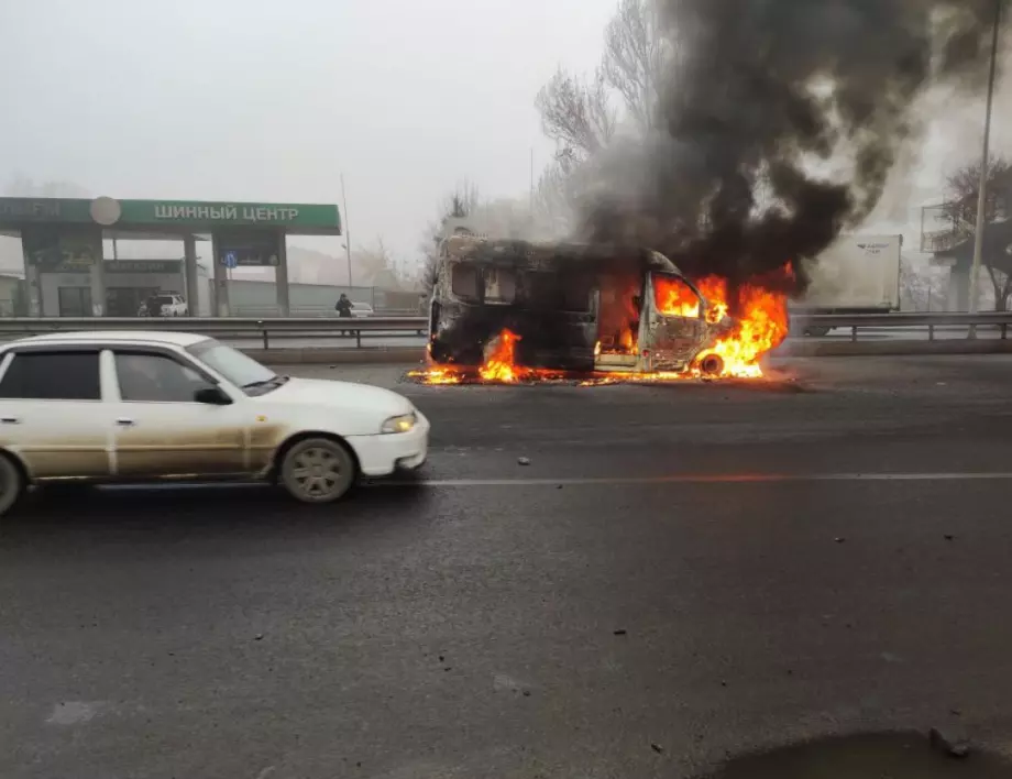 Външно препоръча българите да се въздържат от пътуване до Казахстан