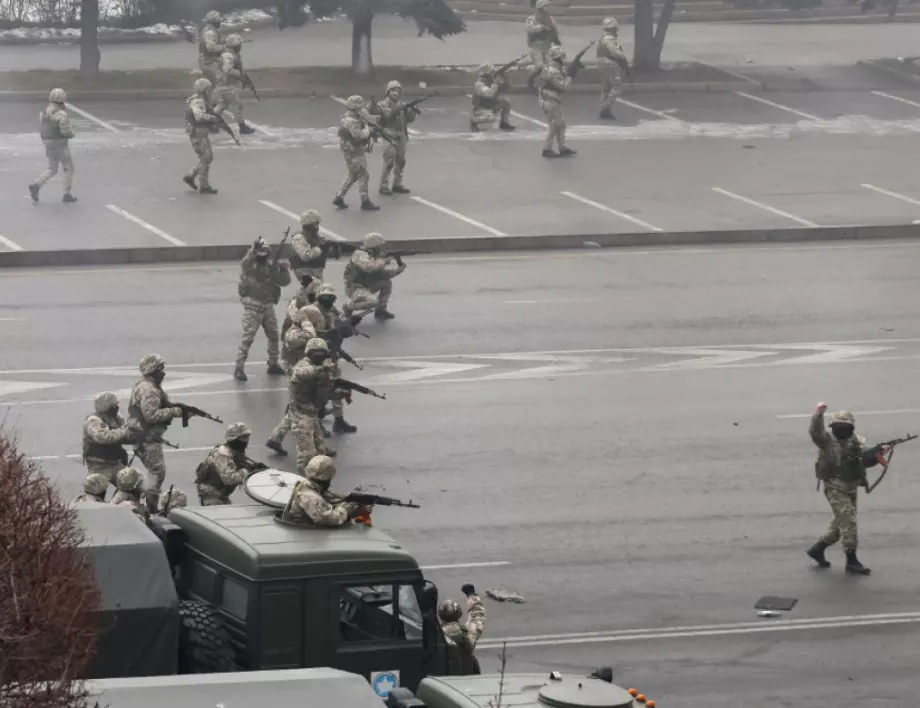 От Русия: Ето каква бойна техника, отряди и самолети бяха мобилизирани за бунта в Казахстан (ВИДЕО)
