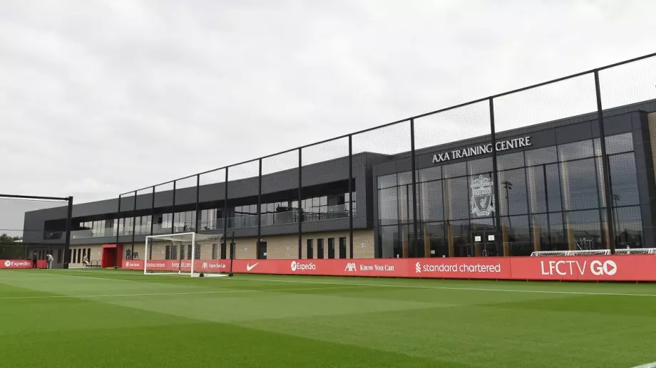 След 48-часов локдаун: Ливърпул отвори отново тренировъчната си база 