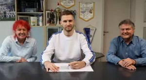 {{ otherArticle[0].article.title }}