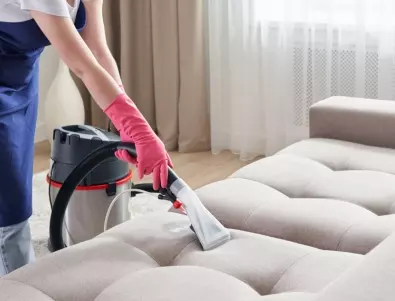 Защо хитрите домакини ползват капак за тенджера, когато почистват дивана? Всеки трябва да знае това! 