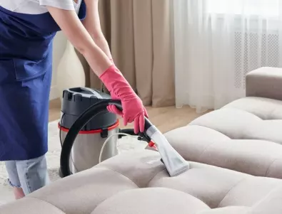 Как най-лесно се чисти дамаска на диван?