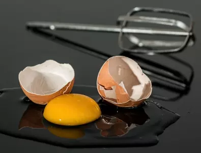 Как да чупите яйцата си БЕЗ остатъци на досадните черупки 