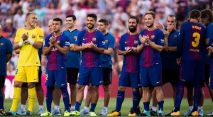 Бивш играч на Барселона стана... "шишко": Втрещи с шкембе във важен мач (СНИМКА)