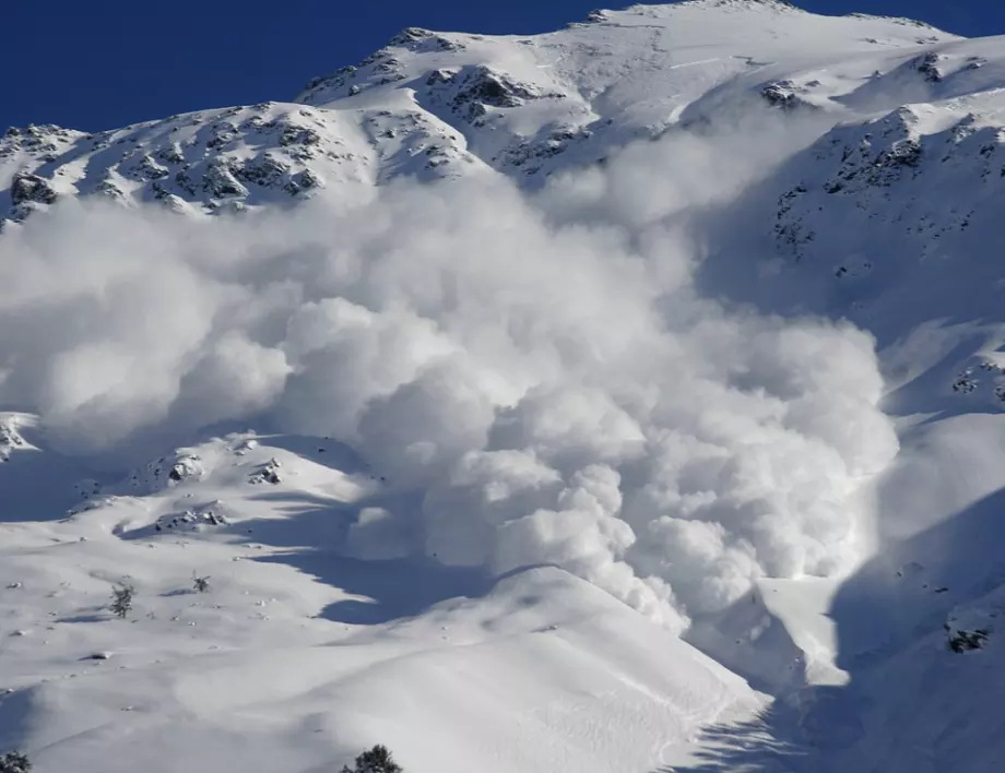 Предупреждение: Има опасност от лавини в планините