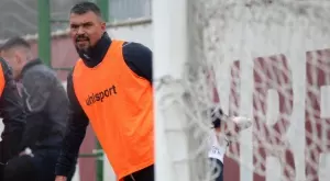 Валери Божинов намигна палаво на фотографка, докато тренира (СНИМКА)