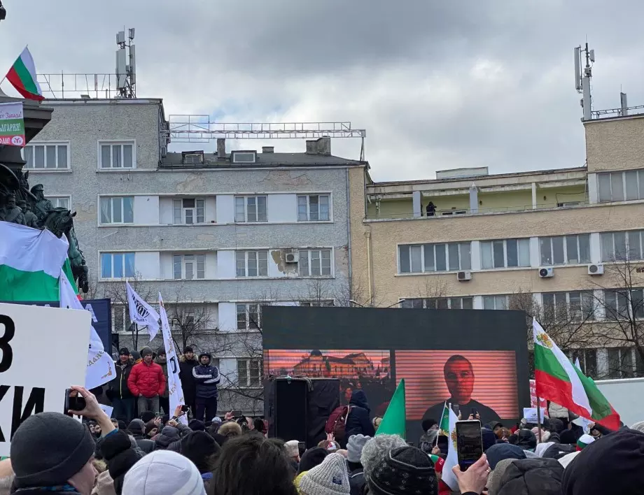 Костадинов пред множеството без маски: Тук сте, за да измиете срама на една нация (ВИДЕО)
