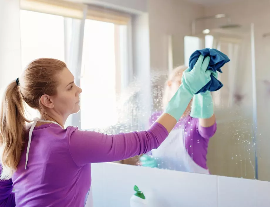Огледалата в дома ви ще блестят от чистота, ако ги почиствате така