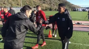 {{ otherArticle[0].article.title }}