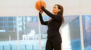 Порнозвезда обясни защо пред утвърдените звезди предпочита младите в НБА