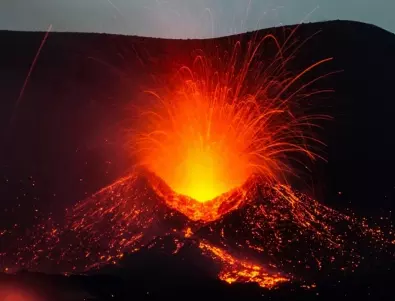 Индонезийският вулкан Мерапи отново изригна (ВИДЕО)