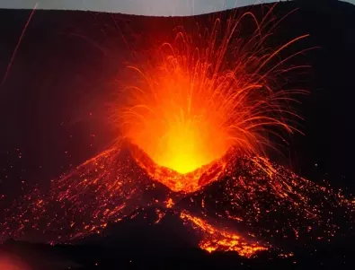 Вулканът Етна отново се активизира, изхвърля димни кръгове (ВИДЕО)