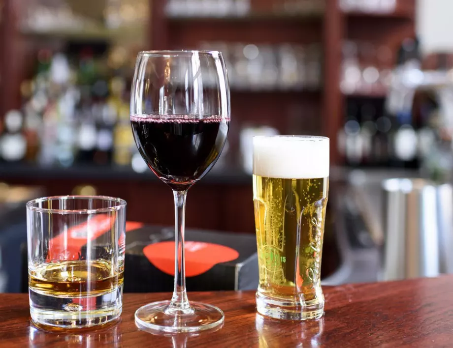 Учени разкриха кой алкохол е най-малко вреден за всяка кръвна група, ако се консумира умерено