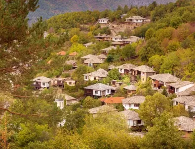 Как се казва най-високото село в Родопите?