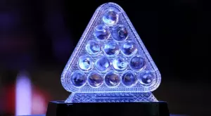 Нийл Робъртсън разгроми Бари Хоукинс във финала на "Мастърс" под зоркия поглед на Десислава Божилова