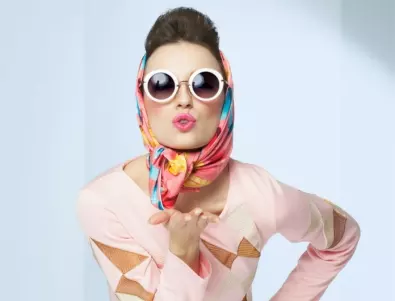 Незабавно ви прави по-млади: Mоден трик от стилист за нулиране на възрастта ви