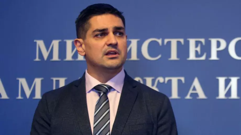 След изявлението на Слави Трифонов: България остана без спортен министър