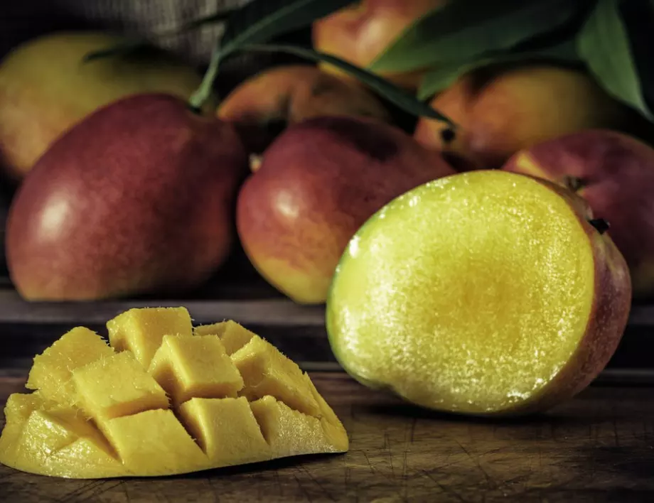 Знаете ли как трябва да се яде манго?