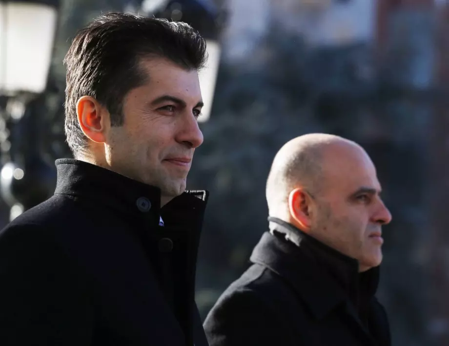 Кирил Петков изряза македонския премиер от обща снимка с Блинкен (СНИМКИ)