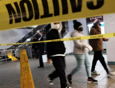 Един убит и петима ранени след стрелба в нюйоркското метро