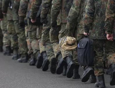 Обявени са конкурси за 200 войнишки длъжности в Сухопътните войски