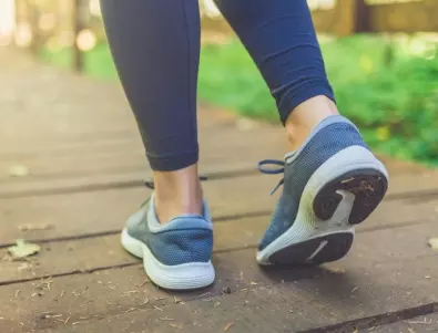 Лекар: Този симптом с краката по време на ходене издава висок холестерол