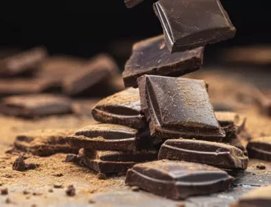 Учени разкриха какво се случва с кръвното на хората, които ядат шоколад