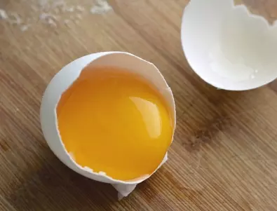 Защо винаги да гледаме жълтъка, преди да изядем яйцето?